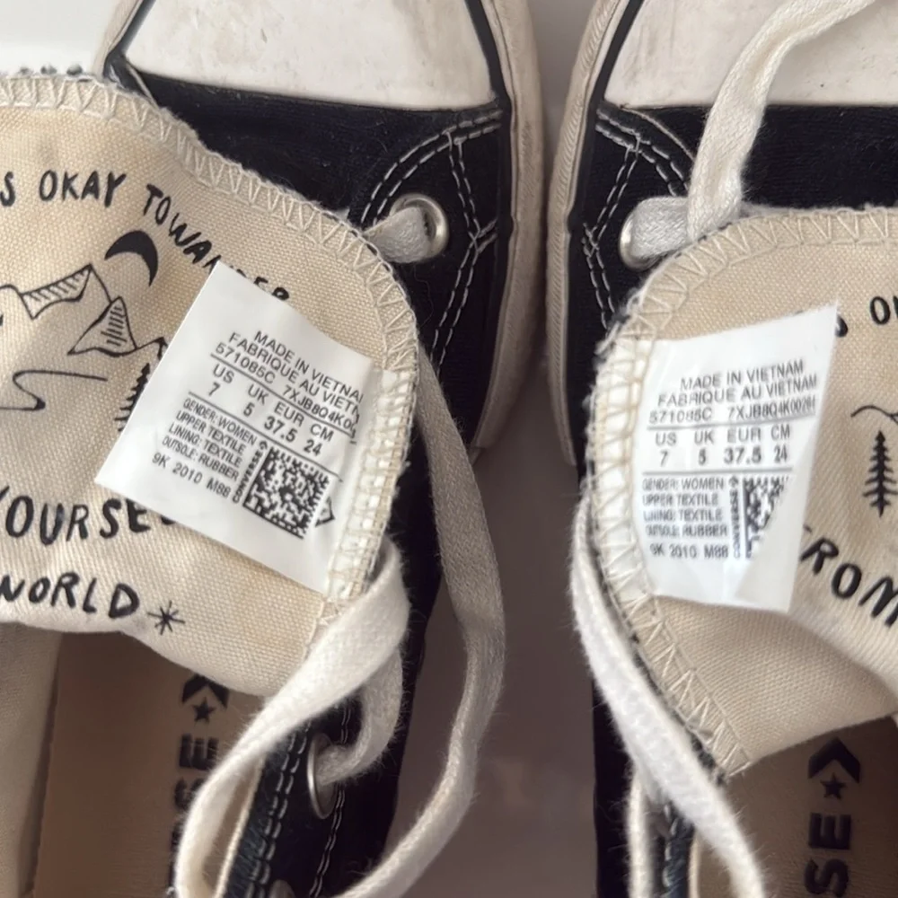 Women's Converse CTAS 'It's Okay To Wander' size 37.5 US7